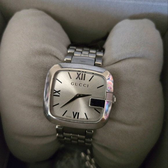 WOMENS GUCCI " G" WATCH - Picture 1 of 12
